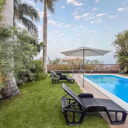 Guestready - Villa Mountaintop Views בית הארחה Mazo